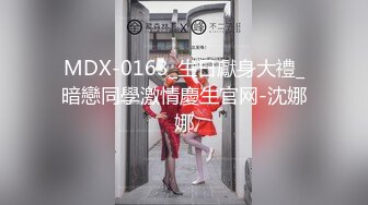 超高人气女神【天选幸运】深夜和炮友户外车震无套啪啪 架在车后备箱上暴力抽插 后入冲刺内射