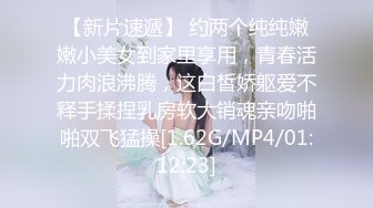 诱人的小少妇颜值很高，漏着骚奶子跟狼友互动撩骚，妩媚诱人揉奶玩逼，跳蛋自慰呻吟听狼友指挥任狼友调教