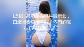   两个18岁的极品可爱小萝莉女同，脱光光互相舔对方粉逼，大叔出场 忍不住要参与