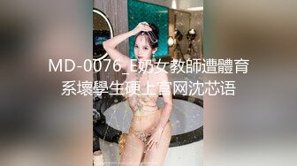 肉肉身材白靴妹子啪啪，口交舔弄到床上后入大力抽插猛操