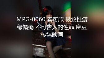 【真人露出】黑丝旗袍，路边自慰，高潮把地面都喷湿了