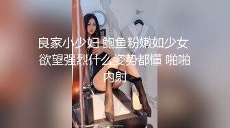 胸前纹身大奶萌妹子大战头套男啪啪，性感黑色网袜上位骑乘自己动，翘起大白屁股后入撞击，趴在桌子上后入多种姿势