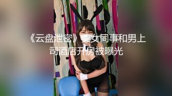 小宝的屁股真的很棒啊 自己女上坐着鸡巴来回摇摆，只需要躺着享受全自动炮架服务简直不要太爽