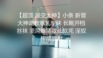 偷拍到女孩看卡通起性就自摸了一会