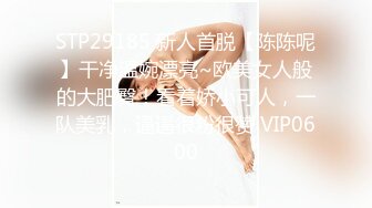   唇钉美女美乳翘臀无毛骚穴，听狼友指挥大秀直播，性感的逼逼娇嫩的奶子道具抽插浪