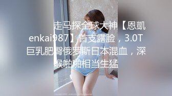 漂亮高跟黑丝少妇脱光吃鸡 口含双屌尽情轮番泄欲 在车上被巨根狂插 淫水直流 精液射一肚子