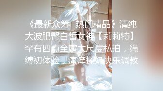 撸点极高【顶级3P名场面】身材爆好的翘臀少妇 对战两个猛男，后入她翘翘的蜜臀 前后夹击，少妇居然爽到大量白浆溢出