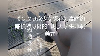   科技楼蹲守 连拍了两个妹子 饱满鲜嫩的肥鲍 通过逼缝看到粉红的肉核