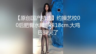 偷拍漂亮的小美女回到家里好好洗个澡放松一下