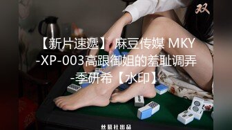 浴室针孔摄像偷拍美女穿奶罩，身材很诱惑