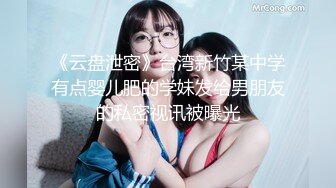 商场女厕偷窥气质美女白领的极品小黑鲍