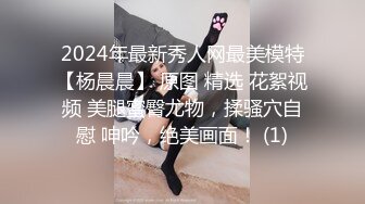 漂亮好身材妹子约到家里脱光光趴在腿上看视频这好性福啊