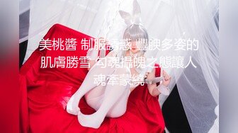  酒店偷拍大叔开房操美少妇，先按摩调情一番，压在身上一顿输出，张开双腿搂腰爆操