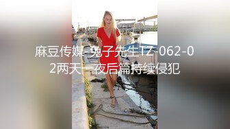 商场一路跟踪抄底吊带裙美女竟然没穿内裤肥美的鲍鱼不停的晃动