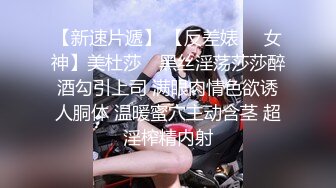 写字楼女厕偷拍短发红唇美女✿小肥鲍已经被搞得很黑了