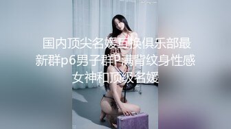  两个小哥调教三个粉嫩萝莉激情大秀，全程露脸好刺激两个舔乳头一个舔鸡巴