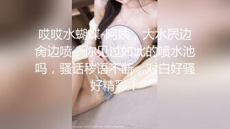 美女深夜吃棒棒糖