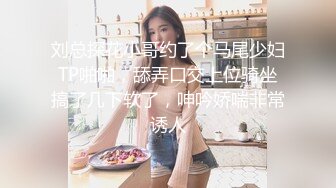 极品少妇一个月没吃肉棒，饥渴成这个骚样子！