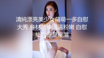 【骚小妹两男一女3P大战】骑乘边操边吃大屌，垫着枕头抬起屁股，怼着骚逼猛操，前后夹击，两大汉轮流后入爆插