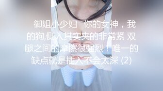 商场女厕偷拍 高跟制服美女尿尿 (1)