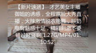 女同事手机里发现她发给男友的自拍露脸尿尿视频,还微信里说，你这爱好真奇葩