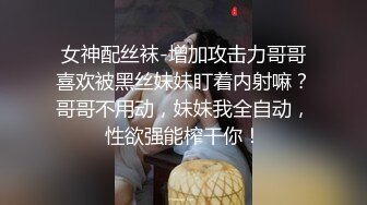   豪华包房中玩弄一个齐肩发御姐范妹子被纹身大哥疯狂吮吸舔穴，白虎干净水嫩多汁