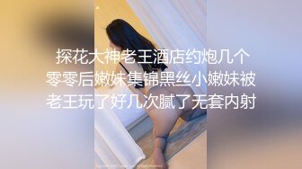 19嫩妹妹，妈妈睡在旁边，被窝里偷偷玩穴，等妈妈睡着大尺度，舔假JB揉大奶，往骚逼里塞