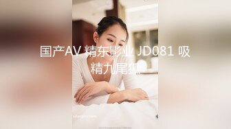 “淫荡对话超级搞笑”十个眼镜九个骚⚫️白皙露脸骚女勇挑4位大汉4P淫乱现场，有肏的有撸的全部动起来