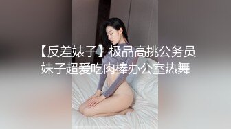  乖巧甜美少女！年纪不大超会玩！情趣装丝袜，掰开小穴假屌自慰，娇喘呻吟，爽的流出白浆