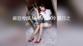 大學妹光潔大腿跟和漏出的衛生巾讓人瞬間充血