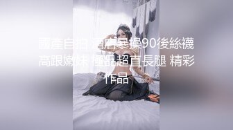 美容院女厕偷拍美女医师上厕所❤️把自己的嫩逼保养得真好