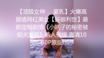 长发纹身女喜欢裸睡来尿尿也是真空