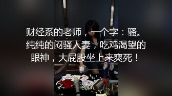 中年妇女重口味，舔弄老黑大鸡巴，特写插入后入爆草，厨房里露脸被干，还被草尿了，浪叫呻吟