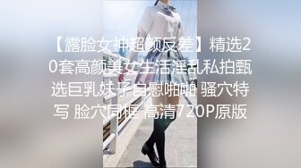 厕拍新人小哥拿着手机躲进步行街路边沟厕偷拍美女尿尿