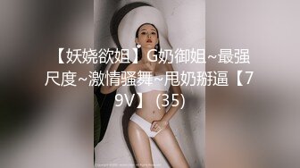 STP30922 女主播为吸引粉丝,录制户外弹吉他唱歌MV，故意不穿内裤不经意间露出来给粉丝当福利