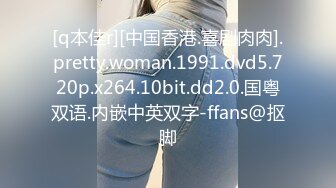 全景厕拍美女撒尿闺蜜非要挤进来 以为一箭双雕 白高兴