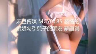 浓妆艳抹的白虎妹子和男友在酒店里解析女友的小美鲍鱼，大屌无套爆插这个搔穴