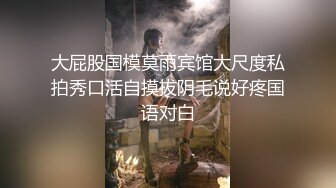 商场女厕全景偷拍穿着连体衣的美女是怎么尿尿的