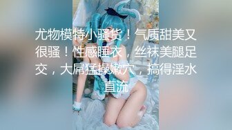 淫荡的电信客服终于拿下同事小哥，帅气小伙跟骚逼少妇厕所内激情啪啪，口交大鸡巴被小哥后入抽插自慰骚逼