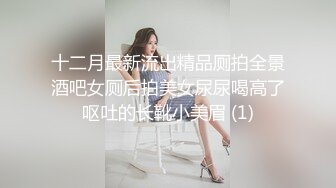 追求了一个可爱小胖妞作女友，在酒店洗完澡躺床上吃鸡，‘你毛都剃光了，自己剃的啊？’，录下女友毒龙的瞬间！