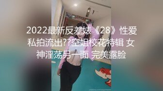 商场厕所偷拍 妹子尿急裤子偏偏又难解开 差点尿裤子上