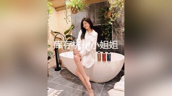 晚上喝点酒壮胆提前躲在学校女澡堂隔间里面偷拍前来洗澡的女学生,心提到嗓子眼了,生怕她们推我的门