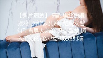 【新片速遞】 CD大师商场尾随偷拍两个美女裙底风光❤️白色宽松短裤白色丝袜小仙女蓝色可爱内内