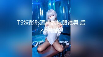 【新片速遞】长发美少女皮肤白皙烈焰红唇妹子，黑丝大屁股，展现美鲍，道具插穴自慰