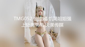 极品尤物气质女神！细腰美腿好身材！性感吊带长裙，沙发假屌骑坐，穿上白丝戴眼镜，极度风骚诱人