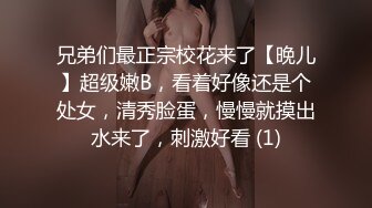  牛仔短裤大长腿贫乳美女和炮友居家啪啪，近距离特写交舔屌，翘起屁股舔逼后入撞击美臀