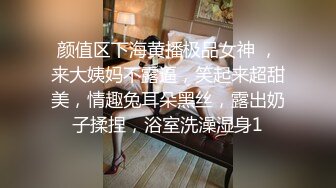 餐厅女厕全景偷拍多位撅着屁股尿尿的少妇