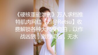 手拿著數碼DV自拍白膚苗條的女秘書啪