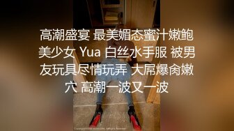 男友玩着手机小骚逼自己坐上来