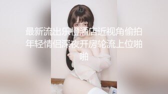  推油按摩女客户挑弄敏感乳头极痒无比小穴直流白浆，只能用粗大肉棒解痒止